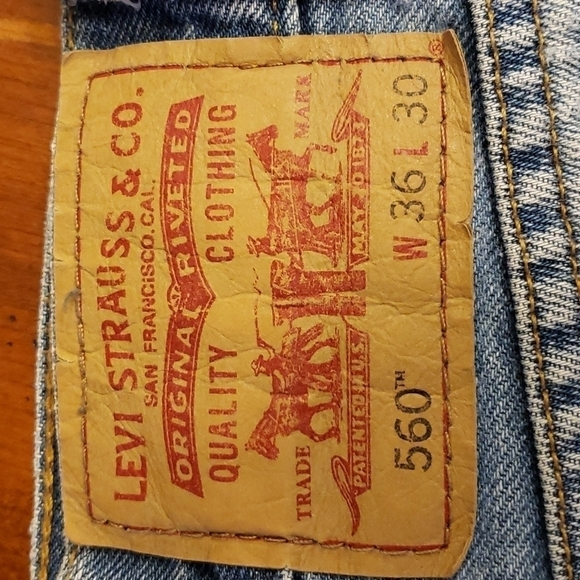 Levi's 560 Comfort Fit 36x30 Distressed - Picture 2 of 15
